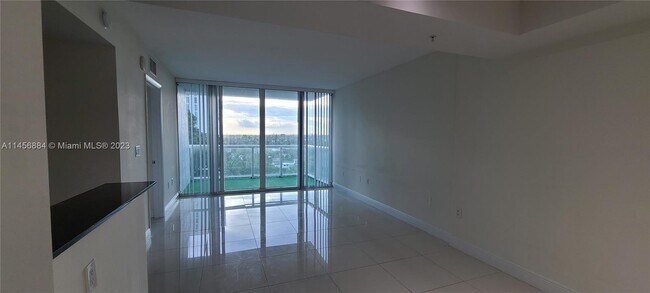 Foto del edificio - 1861 NW S River Dr