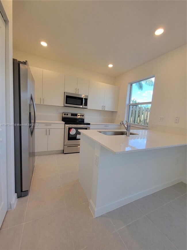 Foto del edificio - 2661 SE 10th St