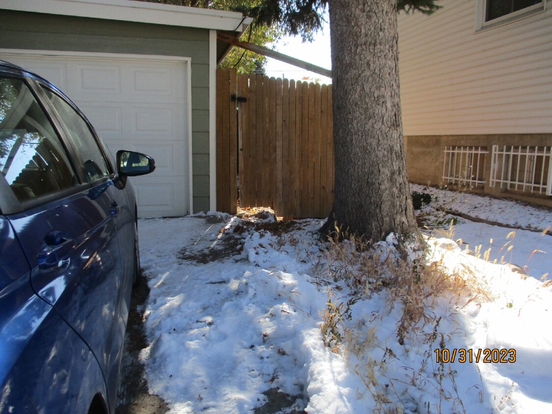 Primary Photo - 2 bedroom lower level duplex - Bennett