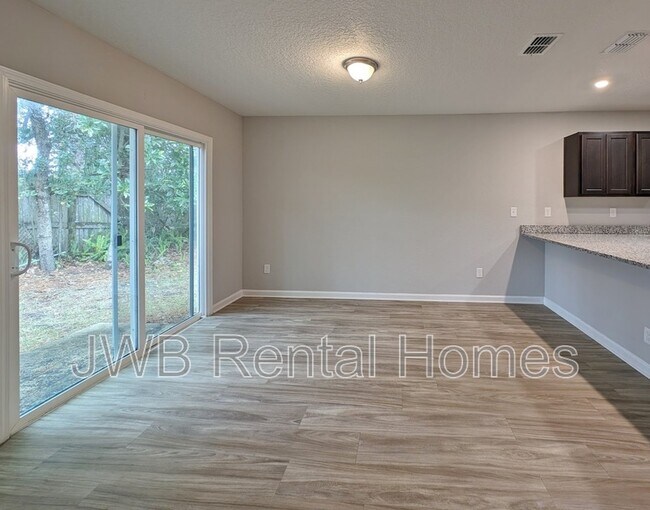 Foto del edificio - 4309 Spring Park Rd