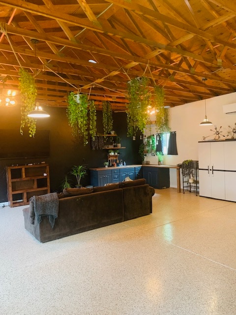 Foto del edificio - 17207 Holly Dr