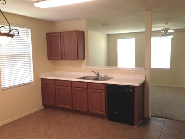 Foto del edificio - 16621 Woodside Dr