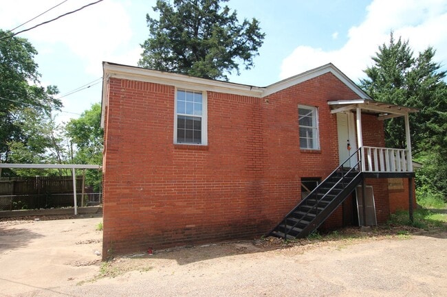 Building Photo - 1420 E Houston St
