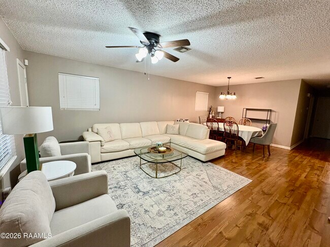 Foto del edificio - 103 Brookwood Cir