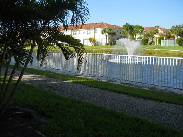 Foto del edificio - 876 Pipers Cay Dr