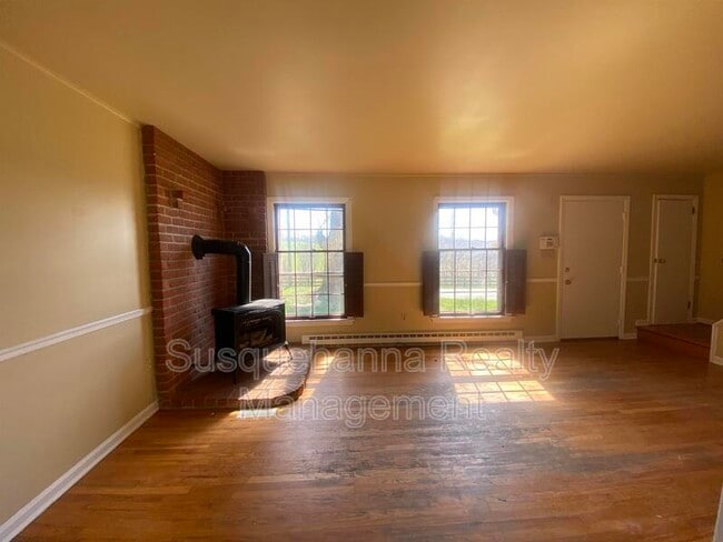 Foto del edificio - 529 Stone Hill Rd
