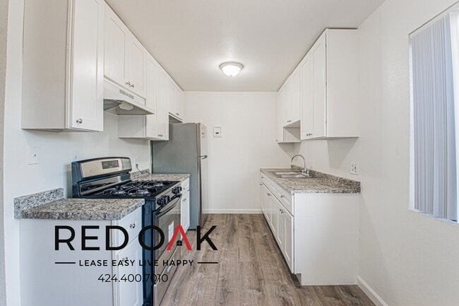 Building Photo - 531 E Chevy Chase Dr