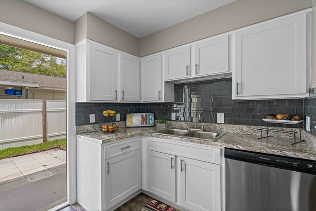Building Photo - Villas at Deer Park Apartments