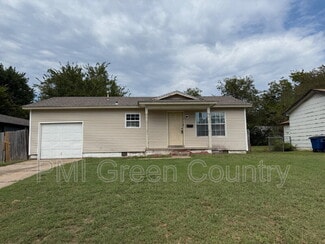 Building Photo - 321 W 62nd Pl N