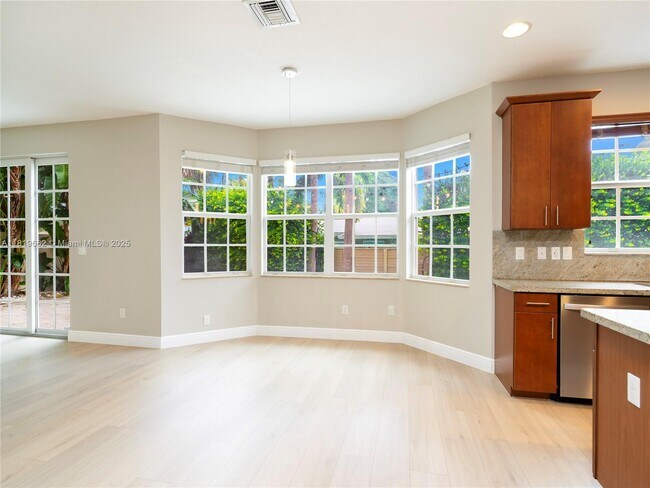 Building Photo - 2028 SW 16th Terrace