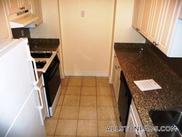 Foto principal - 15 N Beacon St