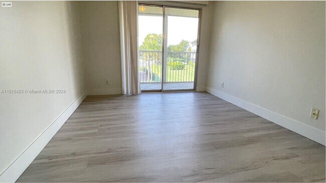 Foto del edificio - 13455 SW 3rd St