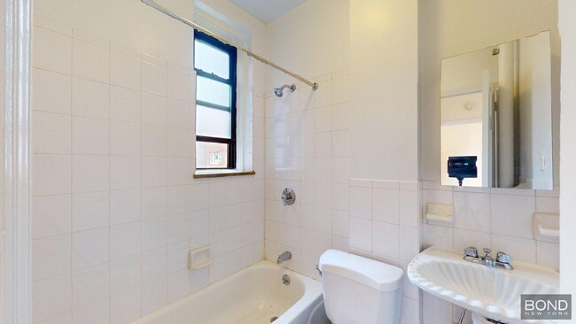 Building Photo - 305 W 45th St