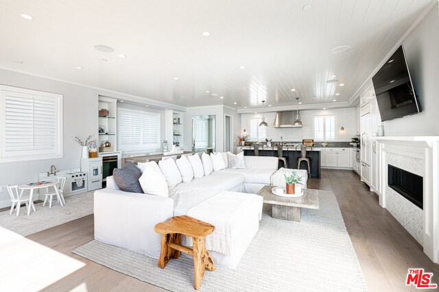 Building Photo - 1017 Crest Dr