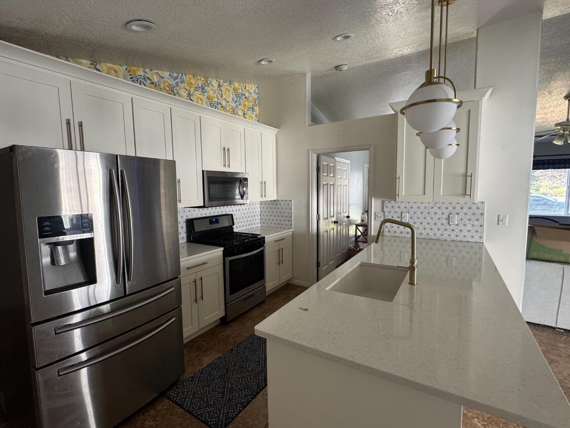 Foto principal - 973 E 800 N St