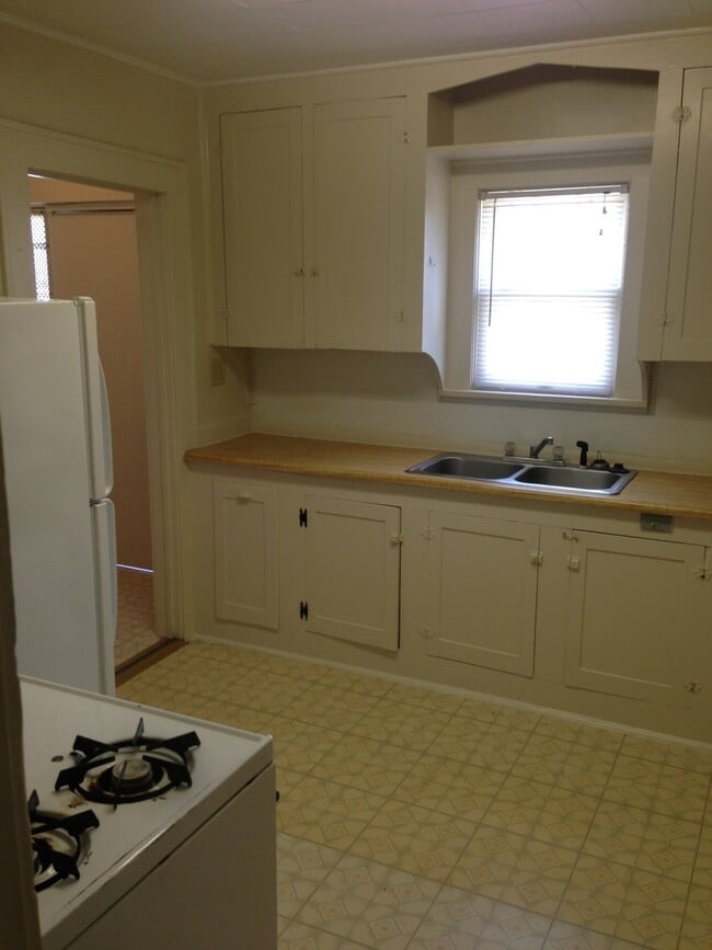 Building Photo - 4/BR House Steps Away From MSU Campus!