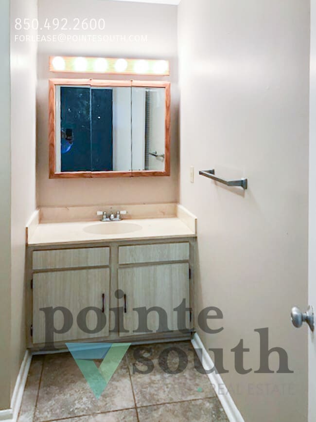 Building Photo - Lots of Amenities and Utilities Included!