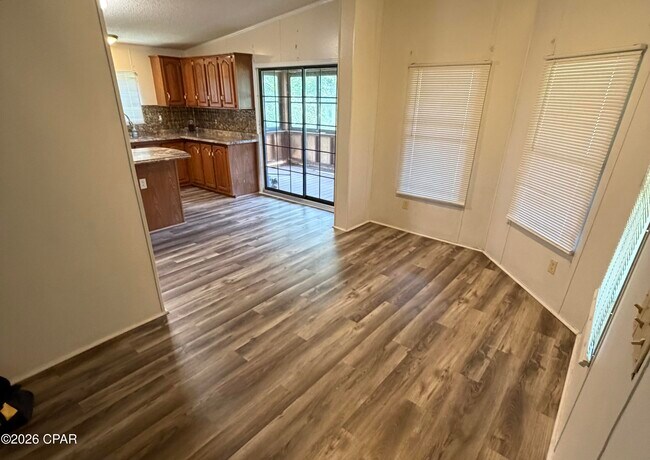 Foto del edificio - 8306 Hwy 2301