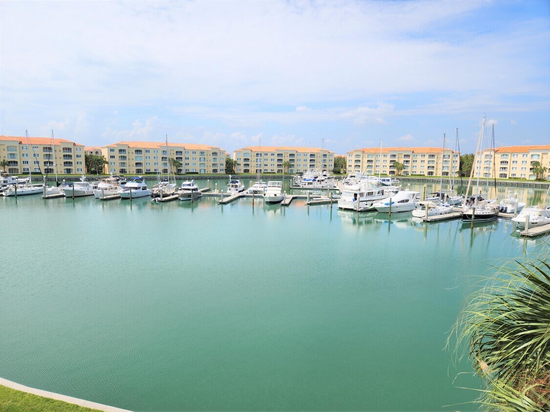 10 Harbour Isle Dr E Unit 303, Fort Pierce, FL 34949 Condo for Rent