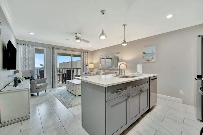 Building Photo - 2506 N Rocky Point Dr