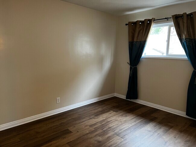 Building Photo - 18402 Kingsdale Ave