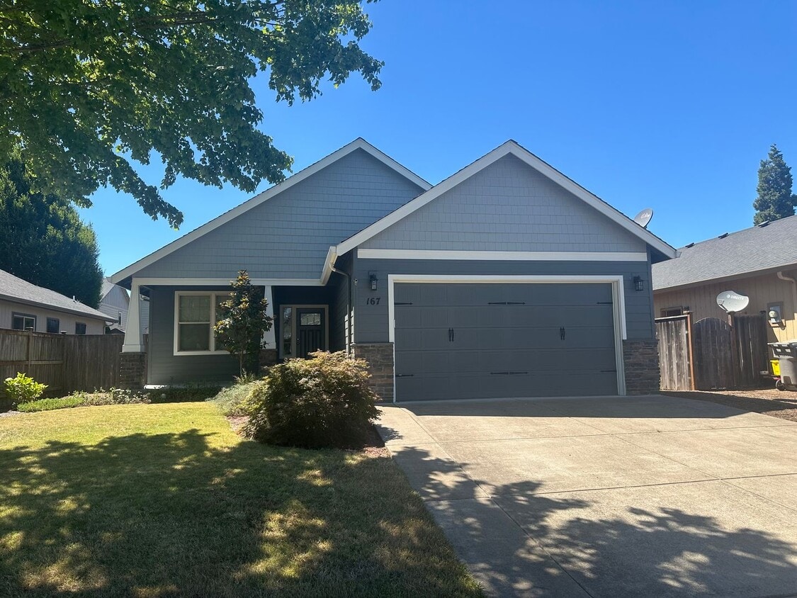 Primary Photo - Beautifully updated 3 bedroom 2 bath house...