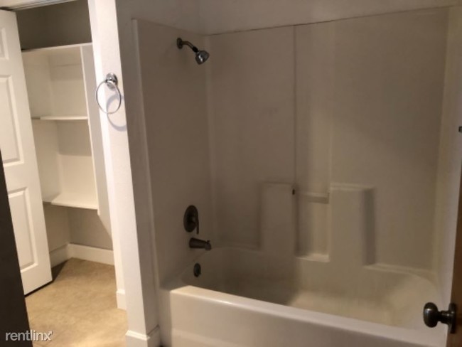 Foto del edificio - 1 br, 1 bath Apartment - 319 Wyoming D Unit D