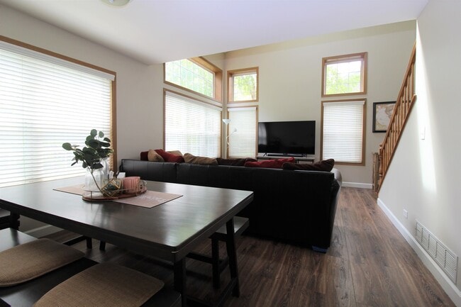 Building Photo - 161 Sherwood Ct