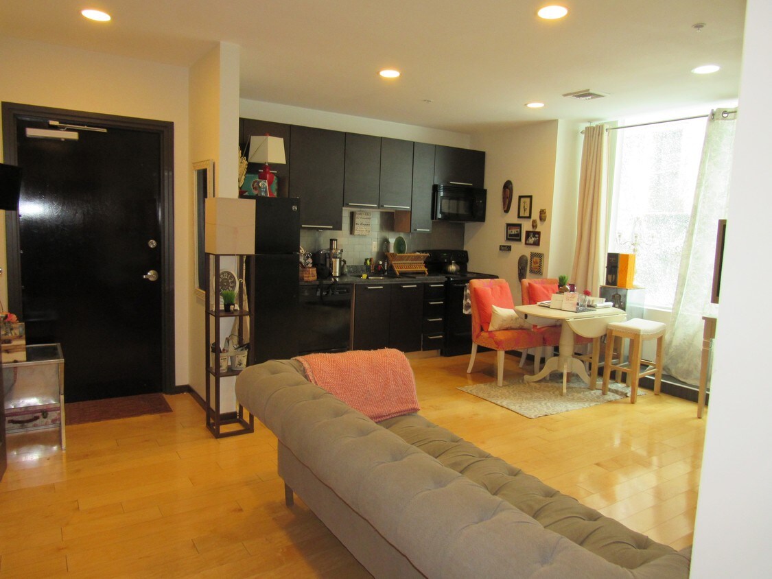 Foto principal - 145 Westminster St