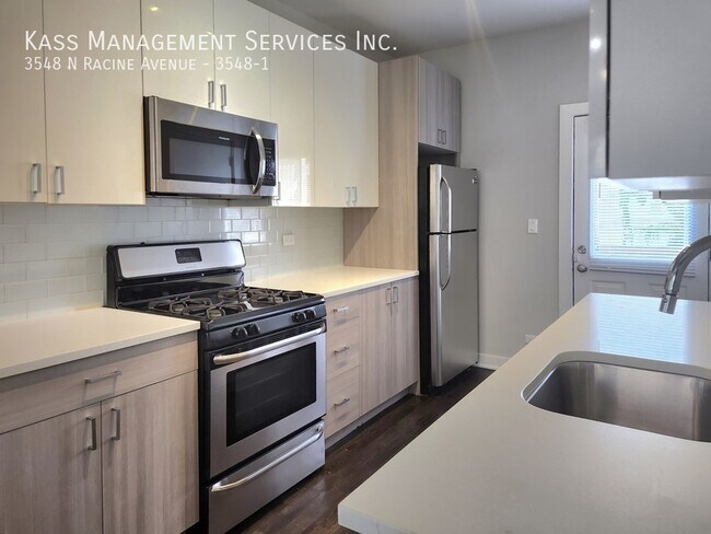 Foto del edificio - 3548 N Racine Ave