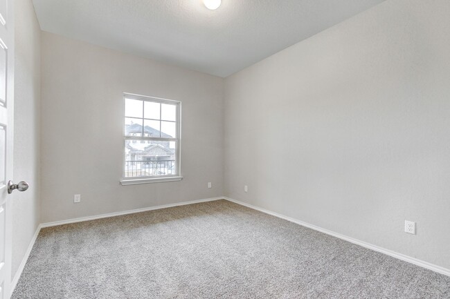 Building Photo - Spacious Bella Vista Home with Office and ...
