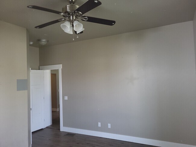 Foto del edificio - 390 N 300 E