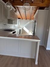 Building Photo - 150 Damar St