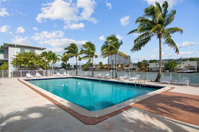 Foto del edificio - 7207 Bay Dr