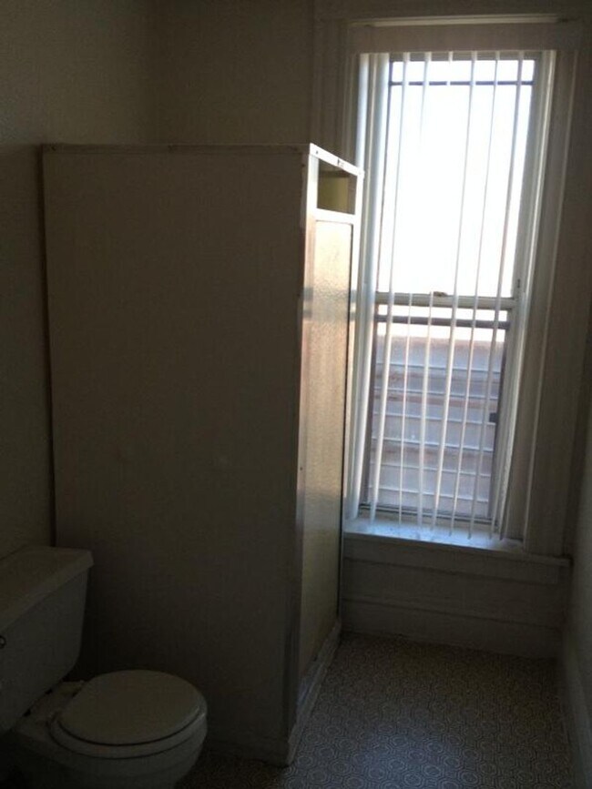 Foto del edificio - Small Affordable Downtown Davenport Studio