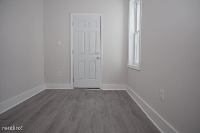 Building Photo - 1 br, 1 bath Townhome - 2725 W Oakdale St