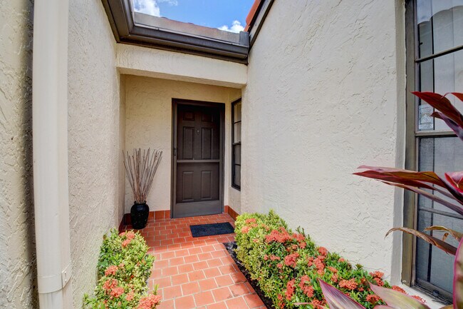 Foto del edificio - 5895 Autumn Lake Ln
