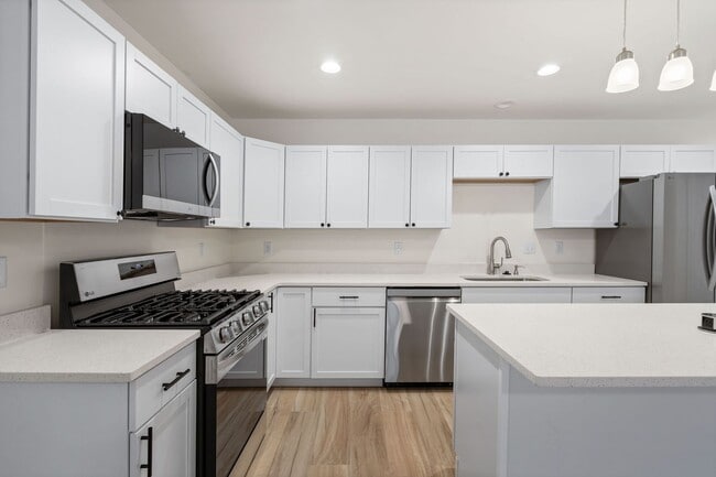 Foto del edificio - New construction! 3 bedroom 2 bath apartme...