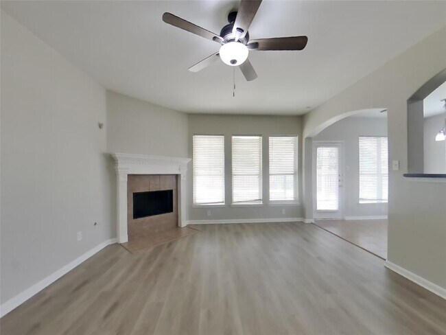 Foto del edificio - 6715 Starcroft Ct