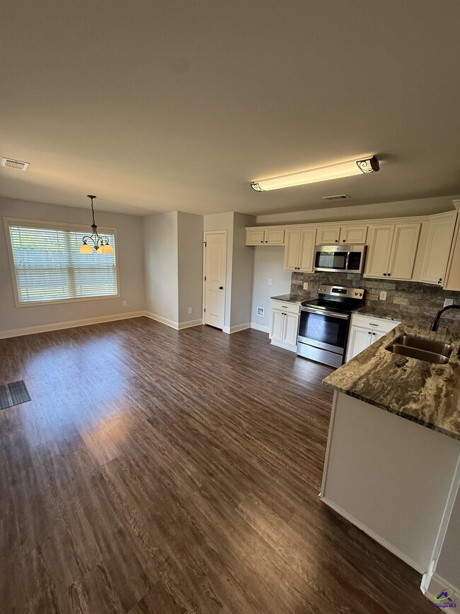 Foto del edificio - 109 Milford Cir