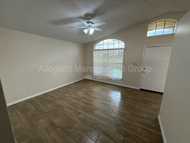 Foto del edificio - 2362 Harbor Town Dr