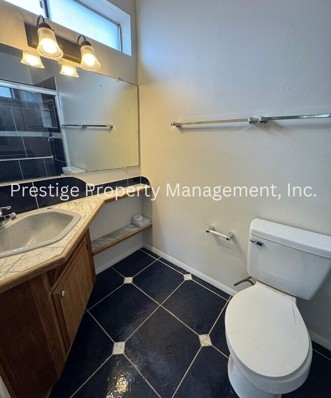 Building Photo - Charming 3/2 East Side Home!!!
