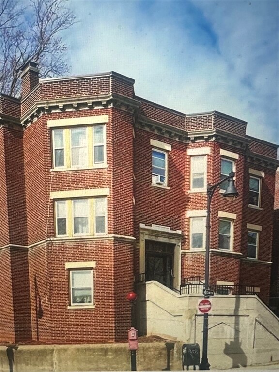 Building Photo - 1725 Commonwealth Ave