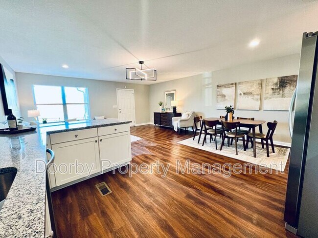 Building Photo - 2106 Duncan Ave