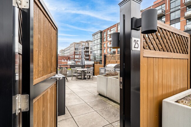 Foto del edificio - 1100 Maxwell Ln