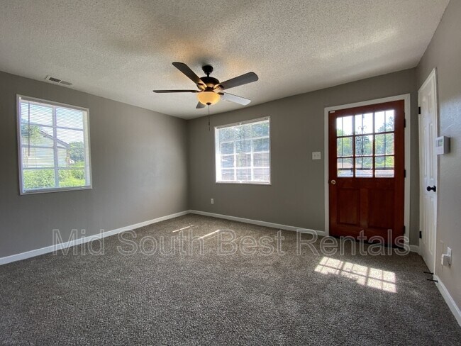 Building Photo - 1975 Warren St