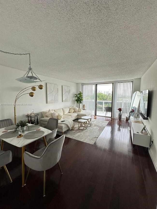 Building Photo - 3675 N Country Club Dr