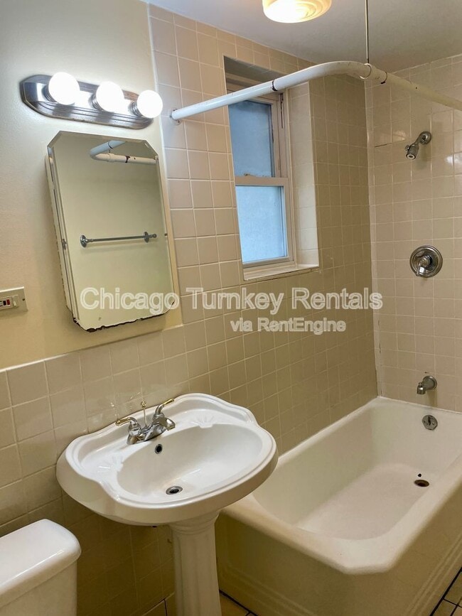 Building Photo - 1243 W 31st St