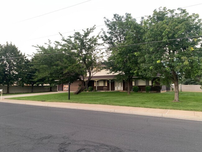 Foto del edificio - 3 Bedroom 3 1/2 bath-All Utilities & Lawnc...