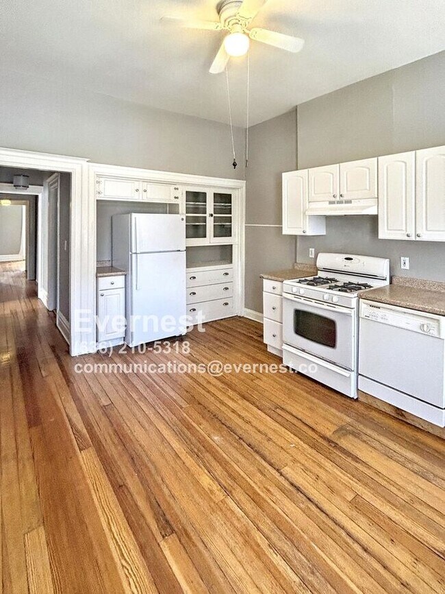 Foto del edificio - 4-Bedroom, 2-Bathroom Home in a Convenient...